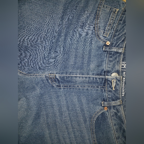 💖No Boundaries Juniors High Rise Mom Jeans (Size 9) - Picture 11 of 14